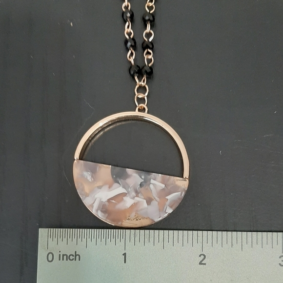 NWT! ICON Collection Necklace - Picture 4 of 10